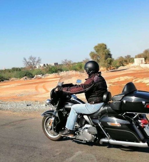 Un motociclista en Emiratos Árabes. (EL CORREO)