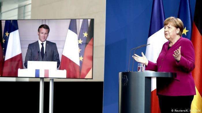 En la imagen de Reuters, el presidente de Francia y la canciller alemana durante la videoconferencia.