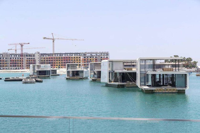 Hotel y casas en el mar en las Islas del Mundo de Dubai. (The National)
