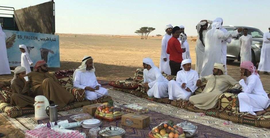 Un encuentro de emiratíes en el desierto en 2019. (EL CORREO)
