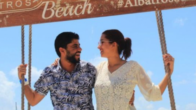 La pareja residente en Dubai en Maldivas. (BBC)
