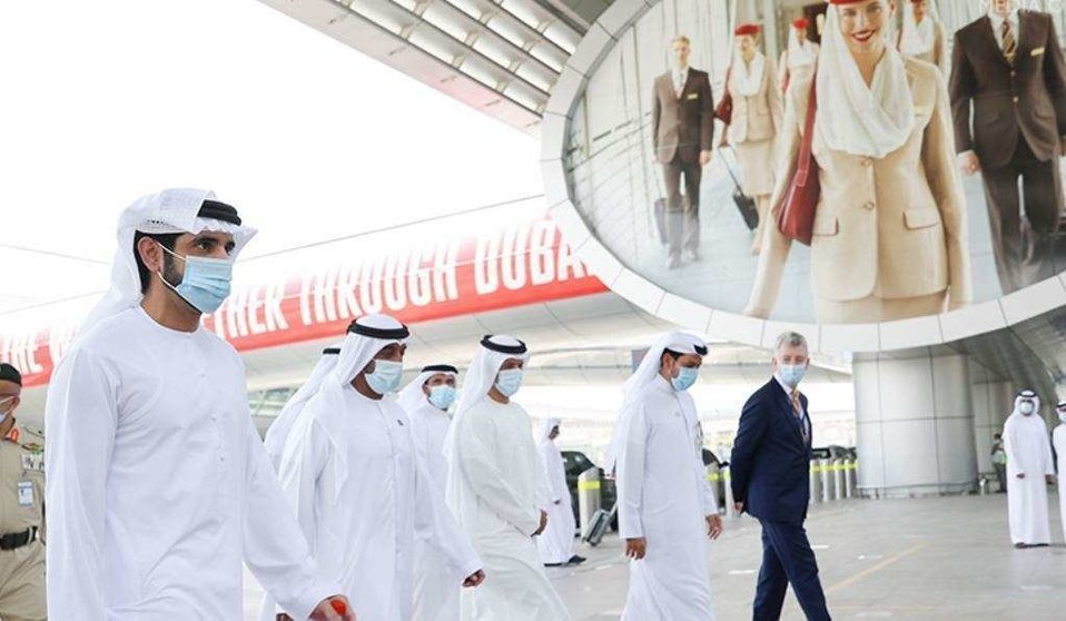 El jeque Hamdan a su llegada al aeropuerto de Dubai. (Dubai Media Office)