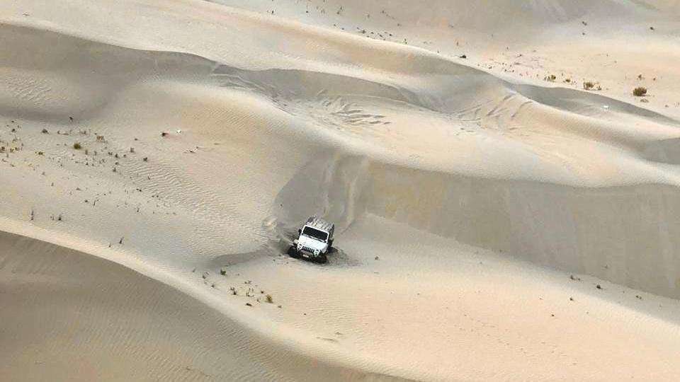 El Centro Nacional de Búsqueda y Rescate difundió esta imagen del vehículo del emiratí.