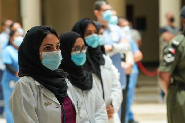 Personal sanitario en Dubai. (WAM)