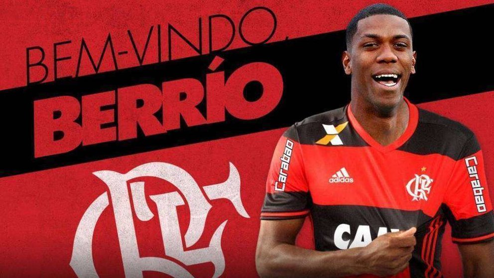 El colombiano Orlando Berrío, a su llegada al Flamengo de Brasil. (@FLAMENGO)