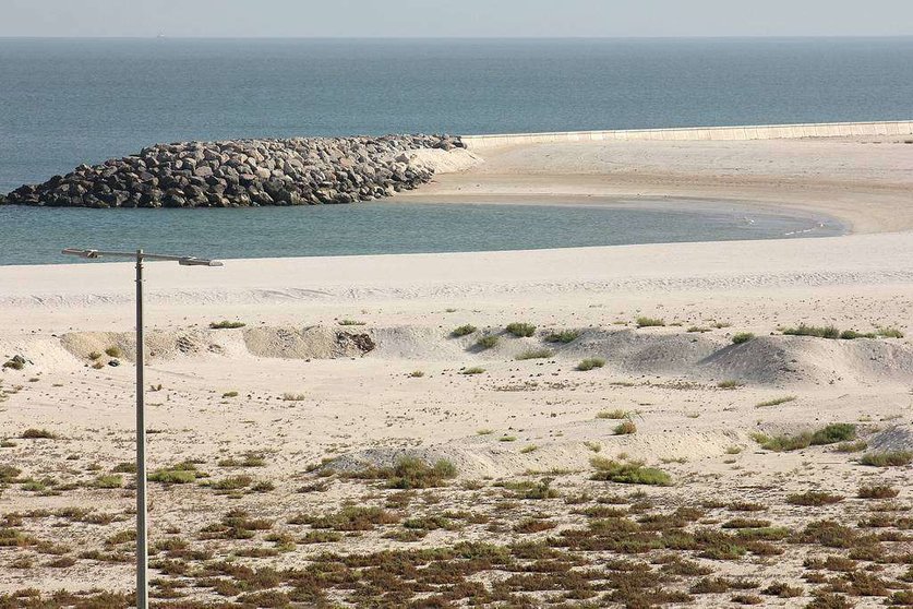 Playa en la mañana del jueves en Al Marjan Island en Ras Al Khaimah. (EL CORREO)