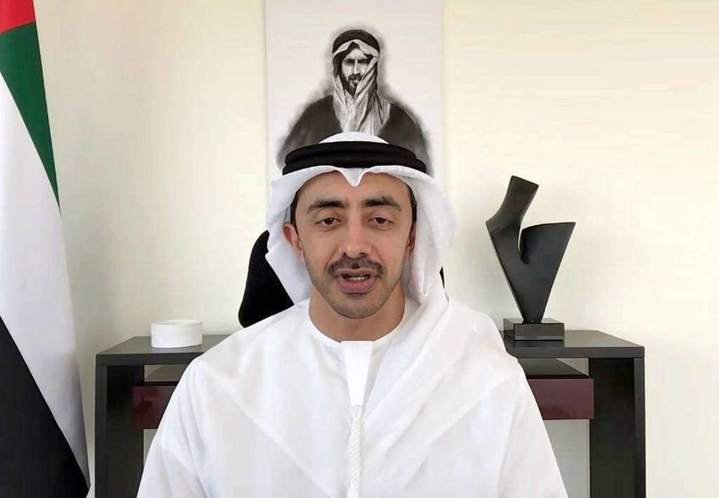 El jeque Abdullah bin Zayed Al Nahyan, ministro de Asuntos Exteriores y Cooperación Internacional de Emiratos Árabes, durante la videollamada. (WAM)