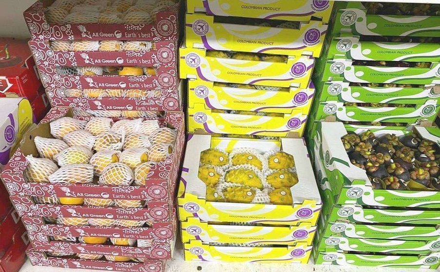 Detalle del cargamento de frutas colombianas llegado a Emiratos Árabes. (@JaimeAminH)