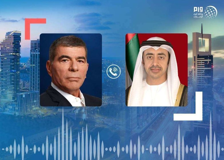Gabi Ashkenazi, ministro de Relaciones Exteriores de Israel -izquierda, y el jeque Abdullah bin Zayed Al Nahyan, ministro de Relaciones Exteriores y Cooperación Internacional de Emiratos Árabes, han abierto este domingo las comunicaciones telefónicas este