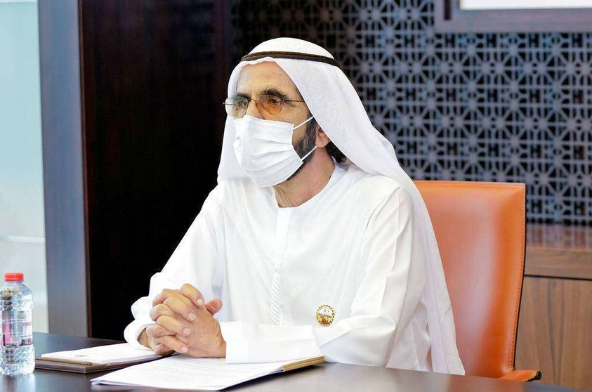 El gobernante de Dubai durante la reunión de este martes. (WAM)