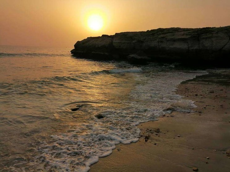 Amanecer en una playa de Omán. (EL CORREO)