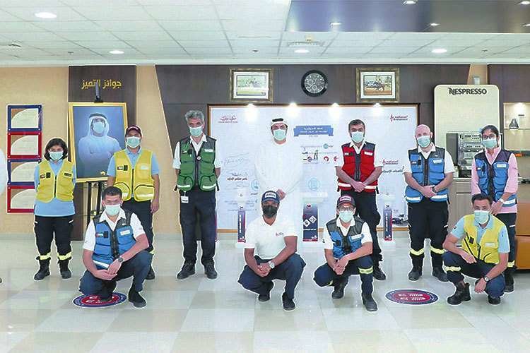 Personal del Servicio de Ambulancia de Dubai. (Twitter)