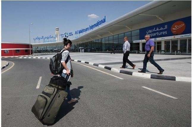 Entrada principal del Aeropuerto Internacional de Al Maktoum (DWC).