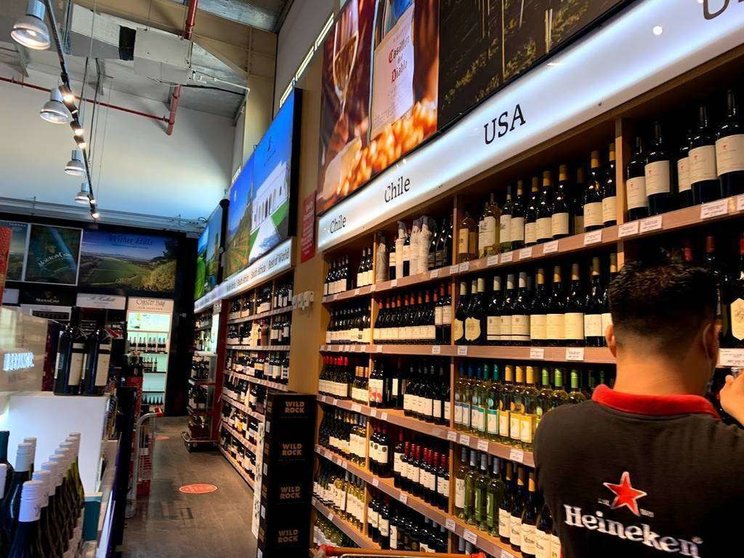 Una tienda de alcohol en Emiratos Árabes Unidos. (EL CORREO)