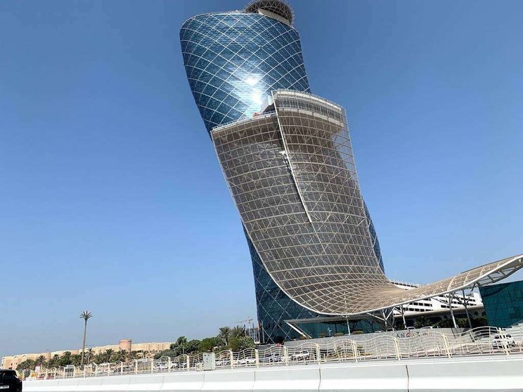 Una imagen del hotel Capital Gate de Abu Dhabi. (EL CORREO)