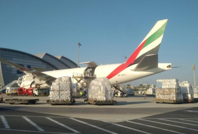 Dubai Media Office difundió esta imagen de un avión de Emirates con ayuda a Etiopía..