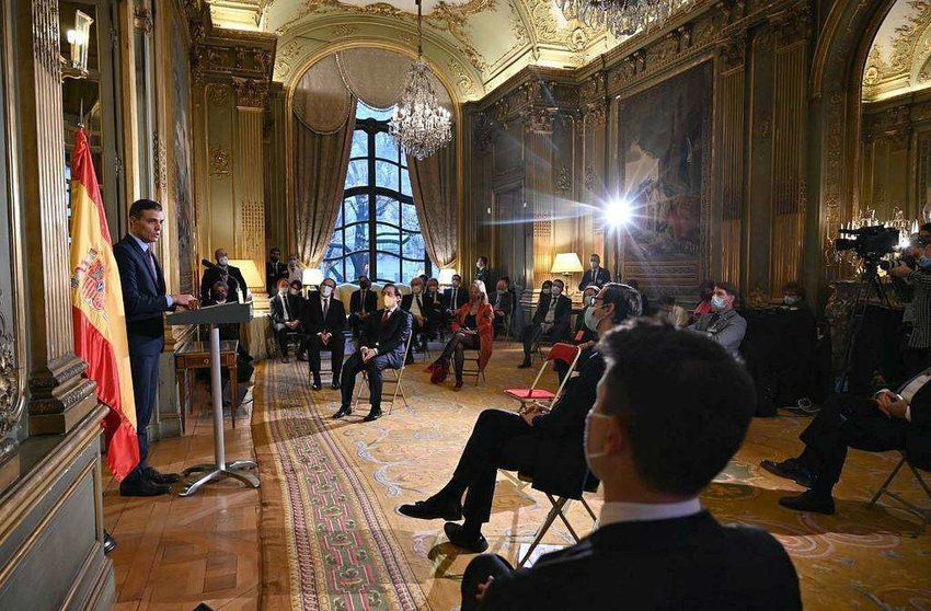Pedro Sánchez, presidente del Gobierno de España, interviene durante la entrega del Premio Anual de FEDECOM a Seat. (@sanchezcastejon)