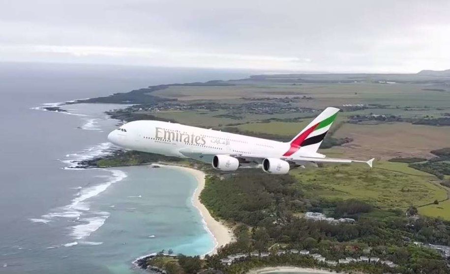 Una captura del vídeo subido a Youtube del Emirates A380 en Mauricio.