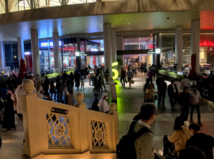Turistas en Dubai Mall en enero de 2021. (EL CORREO)