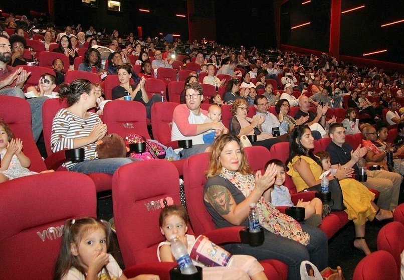 Asistentes a la proyección de 'Coco' en el Vox Cinema de Yas Mall. (ELCORREO)