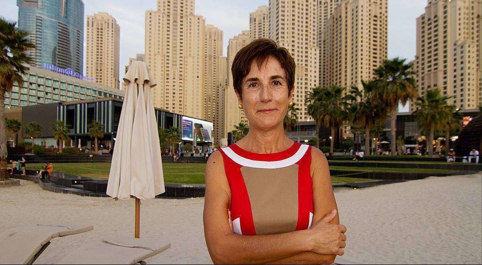 La periodista española Ángeles Espinosa, en la zona de Jumeirah Beach Residence en Dubai. (Richard Ramos / EL CORREO)