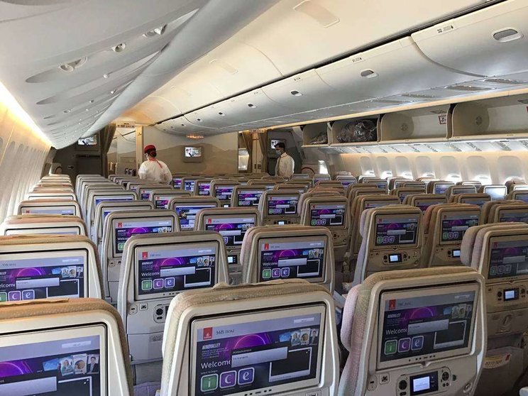 Una imagen de la cabina de clase turista de un avión de Emirates Airline. (EL CORREO)
