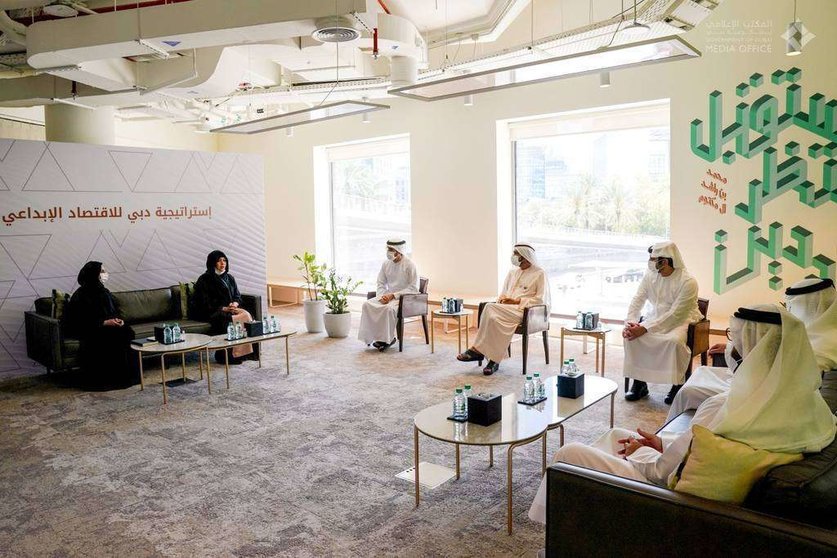 Sheikh Mohammed bin Rashid Al Maktoum, preside la presentación de la Estrategia de economía creativa de Dubai. (WAM)