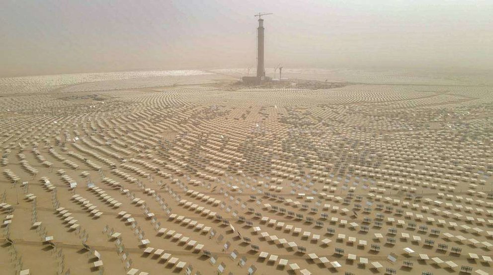 Obras de la cuarta fase del Parque Solar Mohammed bin Rashid Al Maktoum. (WAM)