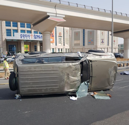 La Policía de Dubai difundió esta imagen de un accidente.