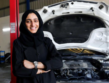 Huda Al Matroushi primera mecánica emiratí. (Twitter)