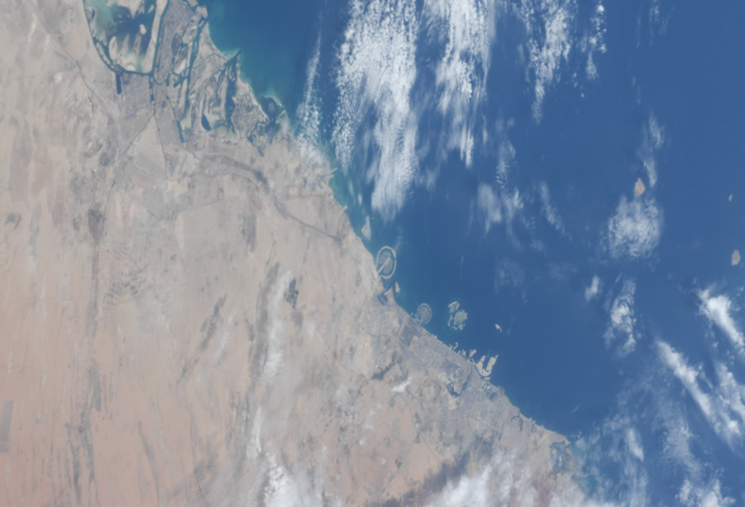 La costa de Dubai con las islas de La Palmera. (Twitter @astro_kimbrough)