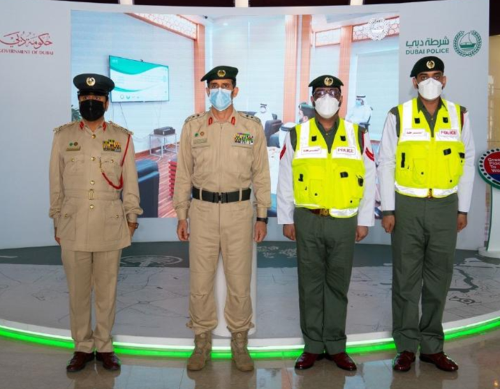 La Policía de Dubai difundió esta imagen de oficiales. (Dubai Police)