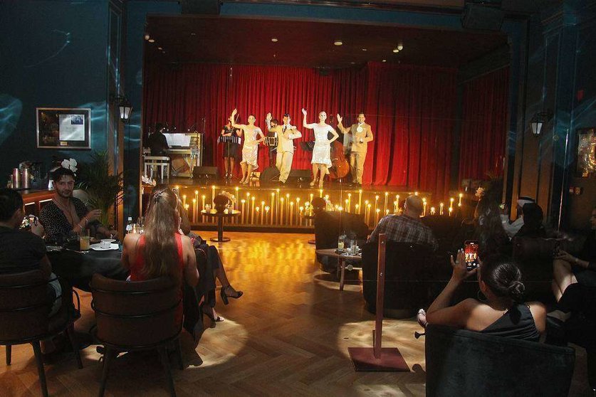 Espectáculo sobre el escenario de La Casa del Tango durante la apertura del establecimiento en Dubai. (EL CORREO)