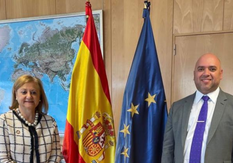 El embajador de Emiratos Árabes Unidos en España junto a Cristina Gallach Figueras, secretaria de Estado española de Asuntos Exteriores para Iberoamérica y el Caribe. (Twitter) 