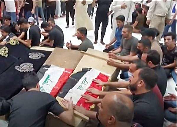 Imagen tomada de un vídeo de los funerales de las víctimas del atentado en un mercado de Bagdad.