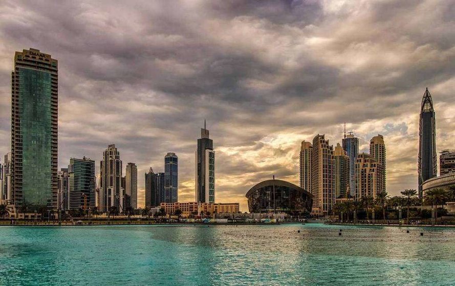 Nubes en el cielo del centro de Dubai. (WAM)