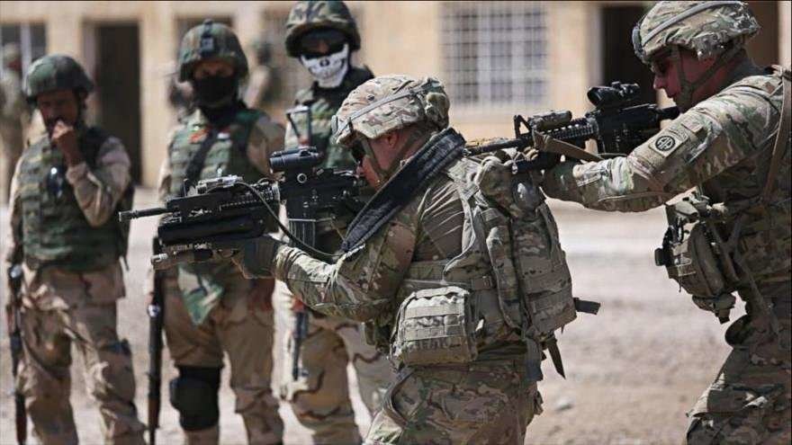 Militares estadounidenses junto a soldados iraquíes. (Fuente externa)