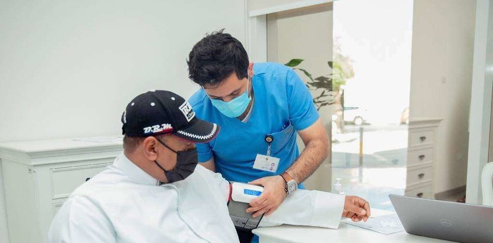 Centros de vacunación en Emiratos Árabes Unidos. (WAM)