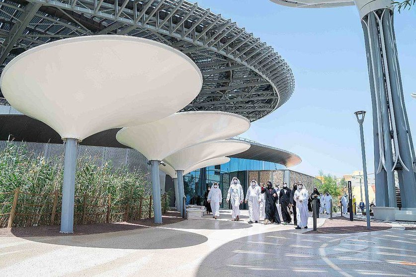 Perspectiva del sitio de Expo 2020 Dubai durante una visita de autoridades. (WAM)