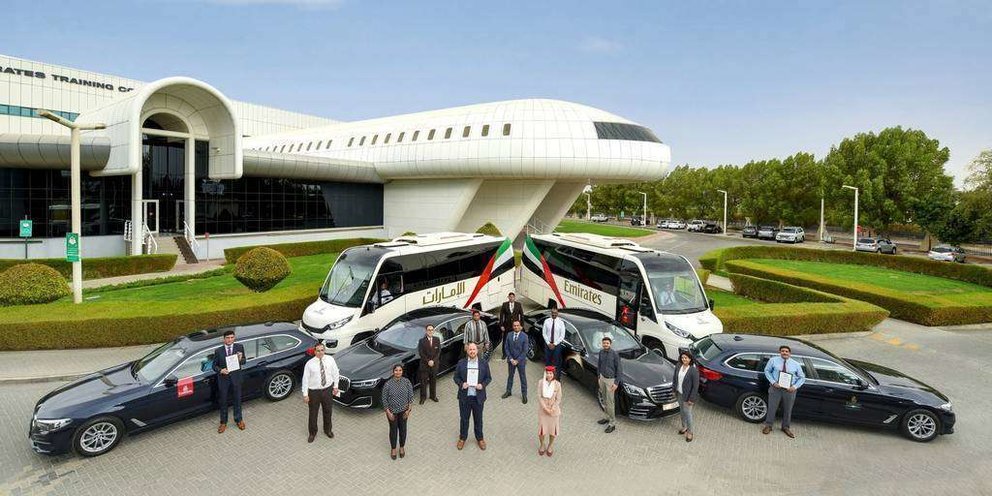 Personal e instalaciones de la aerolínea Emirates en Dubai. (WAM)