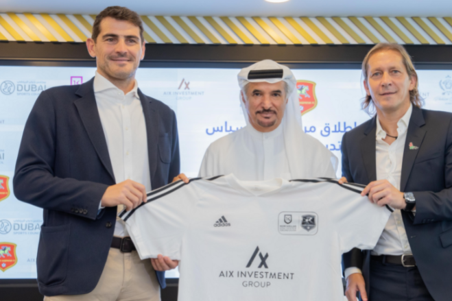 Casillas y Salgado junto al responsable del Consejo de Deportes de Dubai. (WAM)
