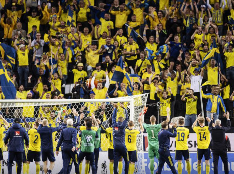 Jugadores de la selección sueca celebran una victoria. (Fuente externa)