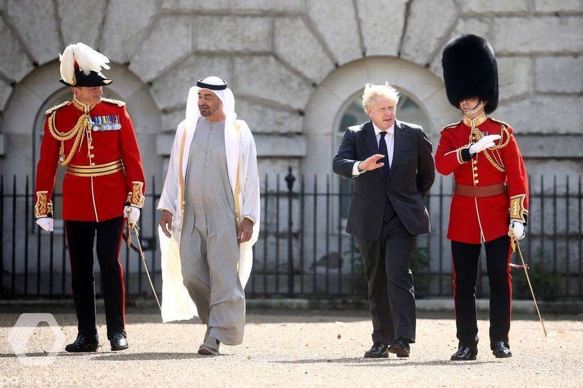 El jeque Mohamed bin Zayed Al Nahyan y Boris Johnson, en Londres el 16 de septiembre. (Twitter)