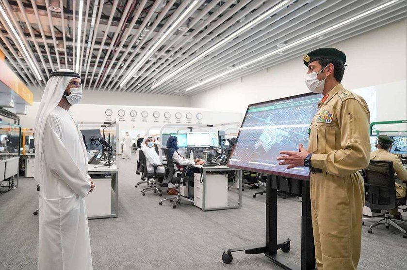 El jeque Mohammed bin Rashid, durante su visita al Centro de Operaciones de Expo 2020 Dubai. (WAM)