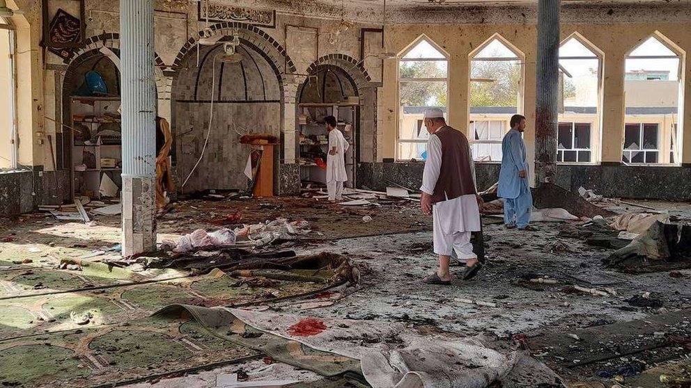 El ataque en la mezquita dejó imágenes atroces. (Al Arabiya)