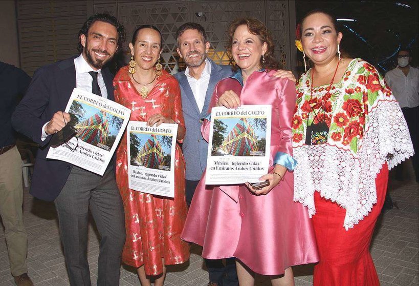 Los protagonistas de la noche, que el especial impreso de EL CORREO DEL GOLFO dedicado a México. (Richard Ramos)