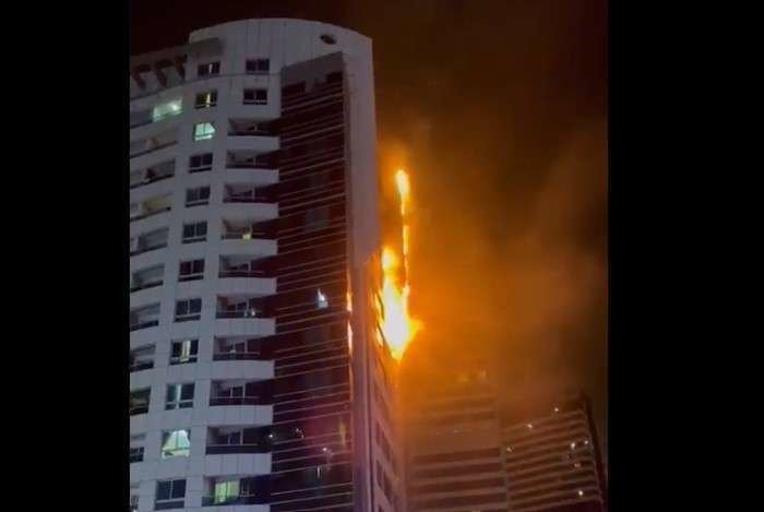 Una captura de un vídeo del incendio de Dubai Marina.