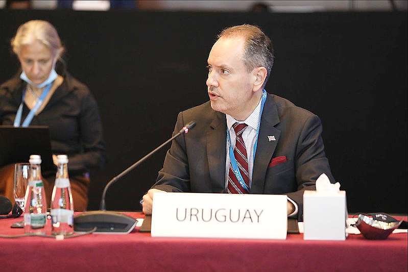 Álvaro Ceriani, embajador de Uruguay en Emiratos Árabes, interviene durante el Consejo de IRENA celebrado en octubre. (IRENA)