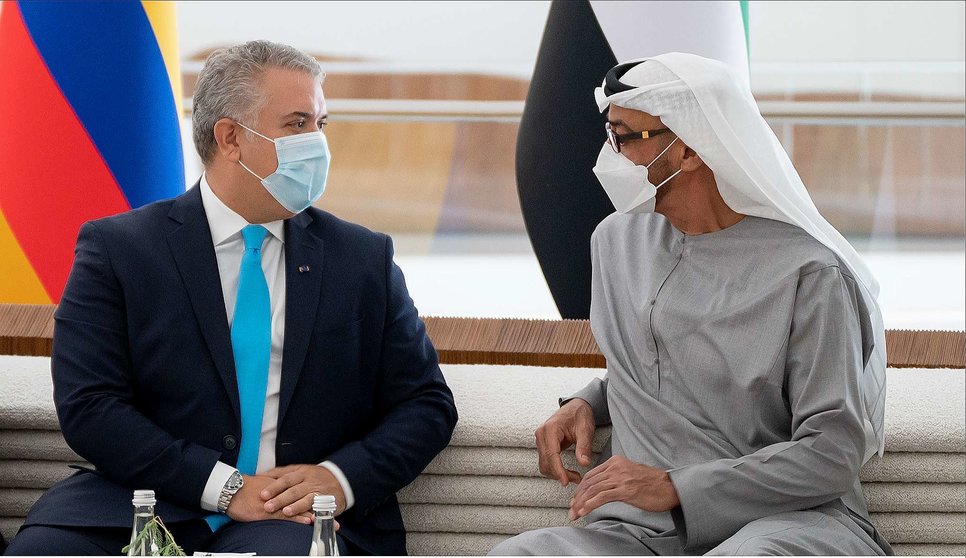 Duque con el príncipe heredero de Abu Dhabi en noviembre de 2021. (WAM)