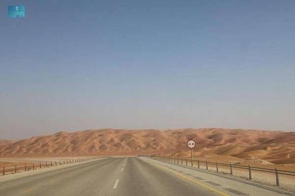 Un tramo de la nueva carretera entre Arabia y Omán. (Saudi Gazette)